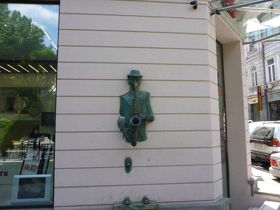 Sculpture the Saxophone Player